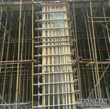 方柱紧固件安装从建筑模板底部多高开始？